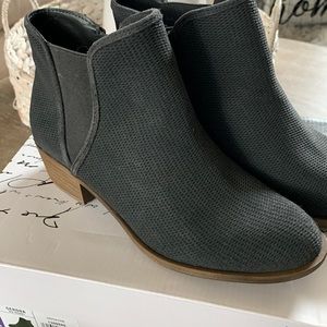 KENSIE ANKLE BOOTS